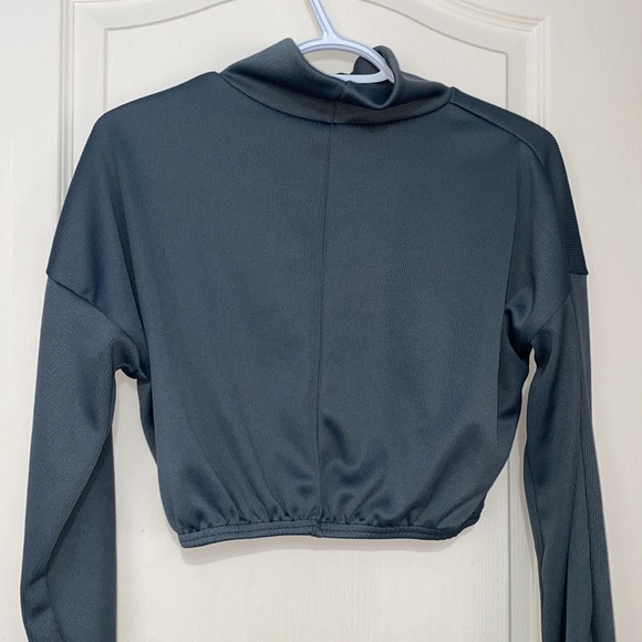 Pretty Little Thing Cropped Sweater - Picture 2 of 2